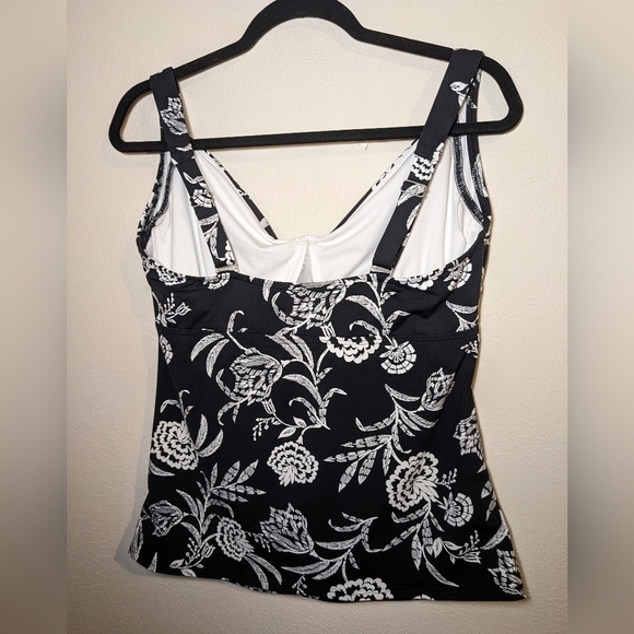 Lands' End twist tankini top - Picture 3 of 9